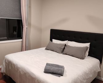 3-bedrooms, Kitchenette, Washing Machine - Sunnybank Hills Serenity Suite - Sunnybank Hills