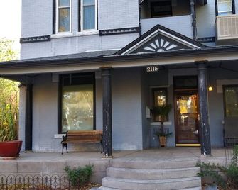 Large, Sunny, upper floor Studio. - Pueblo - Budova