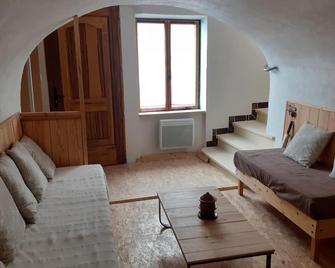 Pleasant village house near Nimes with terrace and games room - Saint-Jean-de-Ceyrargues - Sala de estar