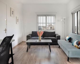 Phaedrus Living Larnaca Harbour Heights - Larnaca - Living room