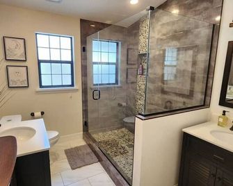 The Villa Orlando College Park Sleeps16 - Monthly Stays - Orlando - Bathroom