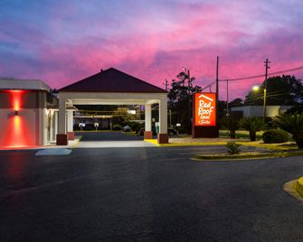 Red Roof Inn & Suites Statesboro - University - Statesboro - Building