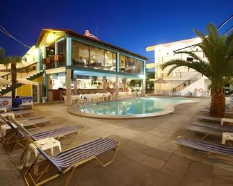 Hanioti Grand Victoria - Chaniotis - Building