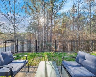 Stylish Luxe One-Level Twnh Steps from Neuse Trail - Cary - Balcony