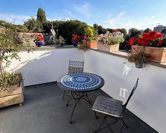 Immaculate 1 Bed Penthouse - London - Balcony