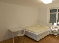 Rent a Home Delsbergerallee - Self Check-In - Basel - Soverom