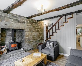 Weavers Cottage - Hebden Bridge - Living room