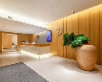 Ji Hotel Shanghai Xujiahui Zhaojiabang Road - Shanghai - Front desk