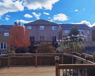 20pecnt Off Cozy Suite! Separate Entry, 1 Parking - Newmarket - Balcony