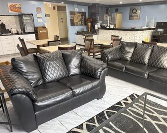 Quality Inn - Manitowoc - Area lounge