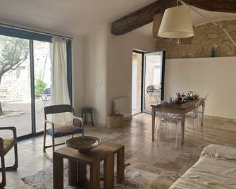 Gite de Charme Pour 5 Personnes en Provence Occitane - Montclus - Living room
