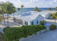Blossom Village Cottage By Cayman Villas - Little Cayman - Building