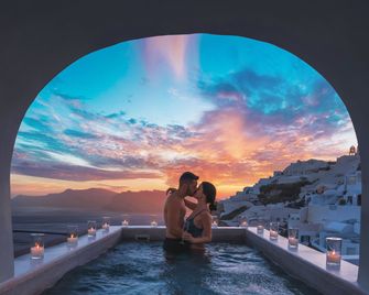 Echoes Luxury Suites - Thera