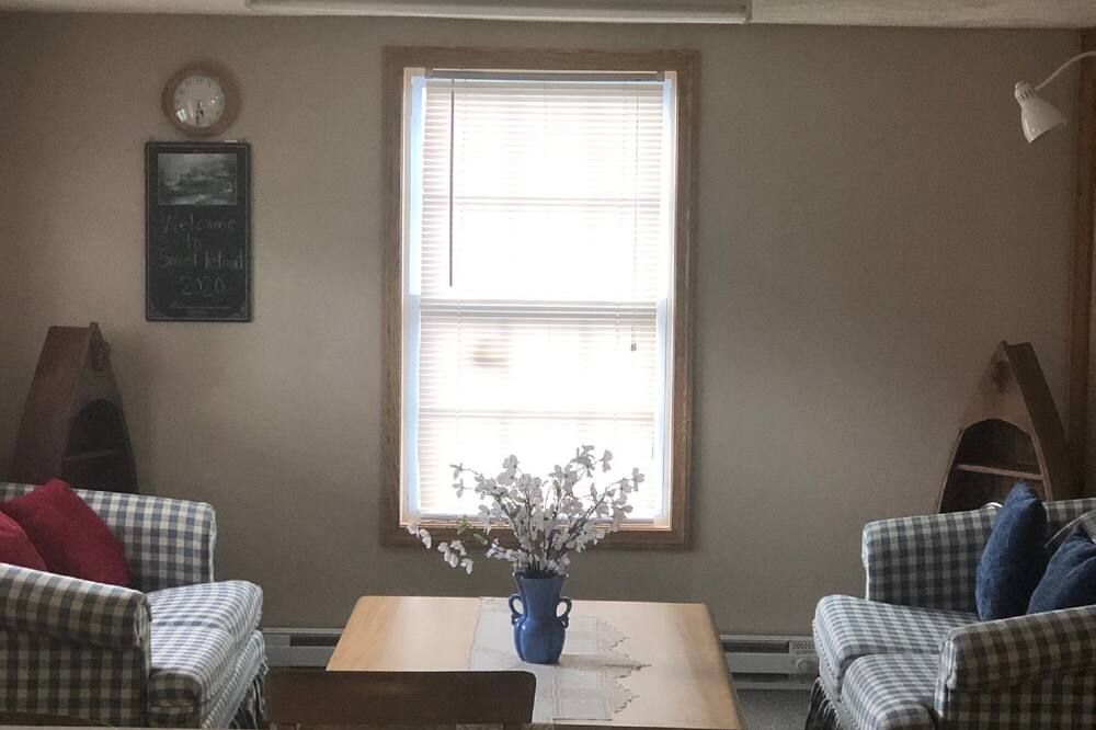 Weekly Cottage rental At Pymatuning Lake! Next to Yorkies Ice Cream!!