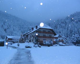 Double room 3 with toilet and shower, 1 - 3 persons - Mosertonihof - Elzach - Gebäude