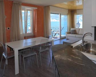 New Charming Bianca Brenzone - Limone sul Garda - Eetruimte