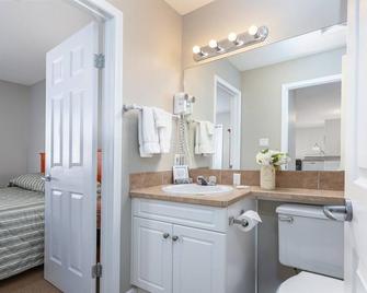 Paradise Canyon Golf Resort - Luxury Condo M399 - Lethbridge