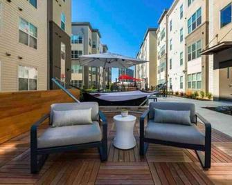 Vibrant 2-bedroom rental near SMU - Dallas - Patio