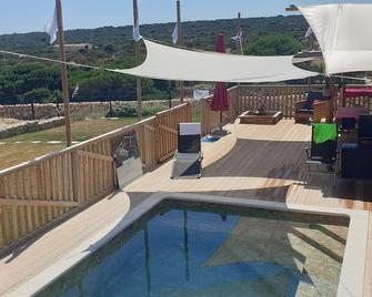 Safari Lodge mit Meerblick in Natur pur Ohne Nachbarn - Kolan - Pool
