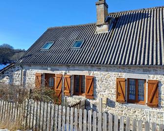 La Méouzine, gîte for 4 people, 5 minutes from the pond, pets welcome, - Saint-Oradoux-de-Chirouze - Edificio