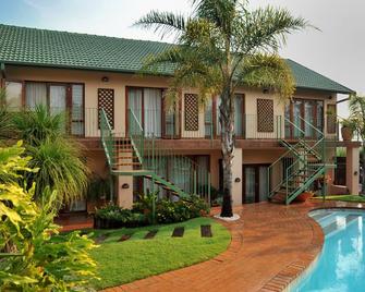 Claires of Sandton Luxury Guest House - Sandton - Bina