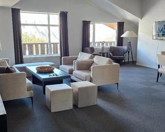 Blåtind Boutique Hotel - Stordal - Living room