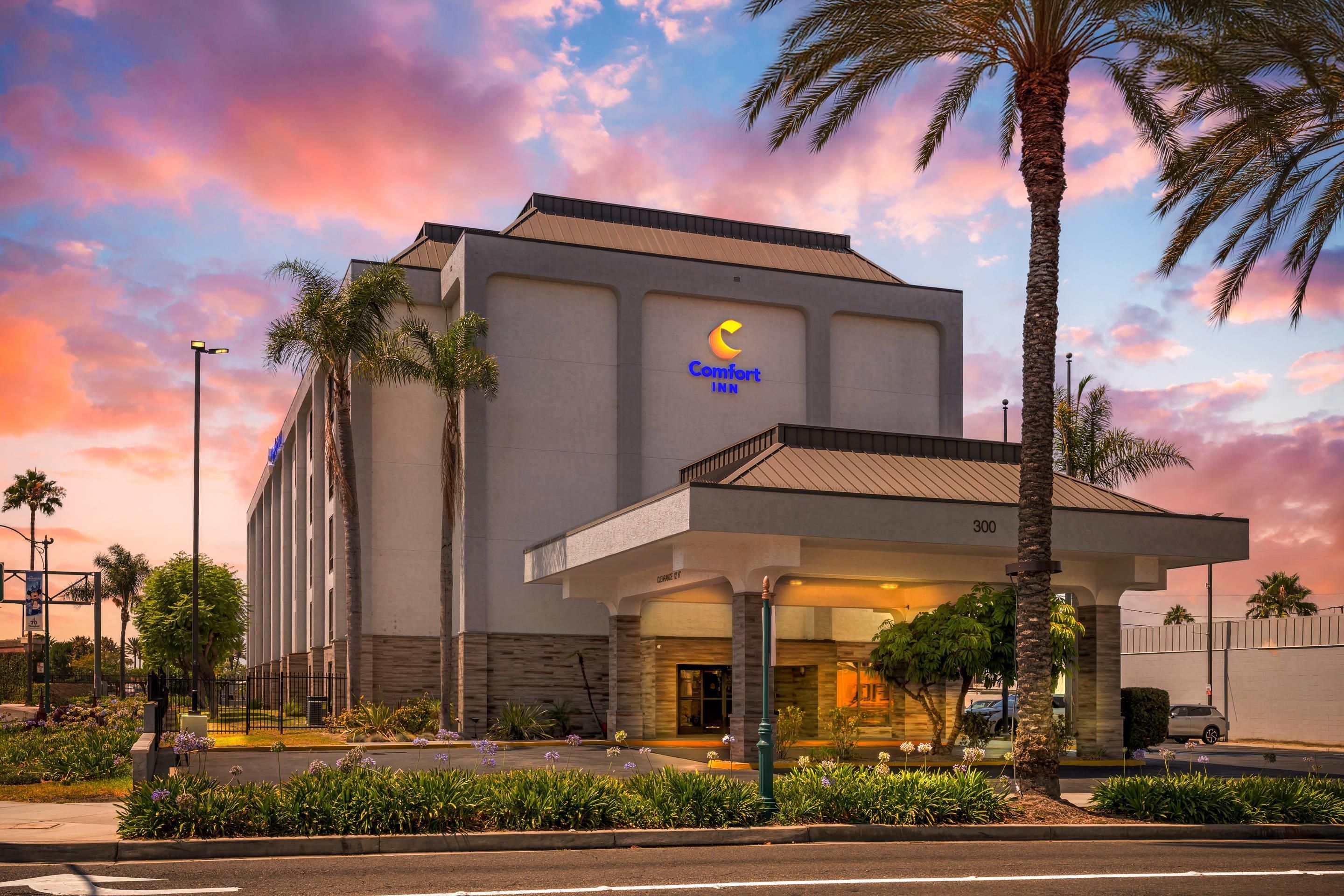 Comfort Inn & Suites Anaheim thumbnail 3