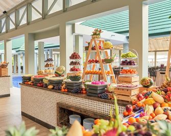 Long Beach Laamu Hotel - Gan - Buffet