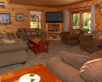 A Place In The Woods - Onamia - Living room