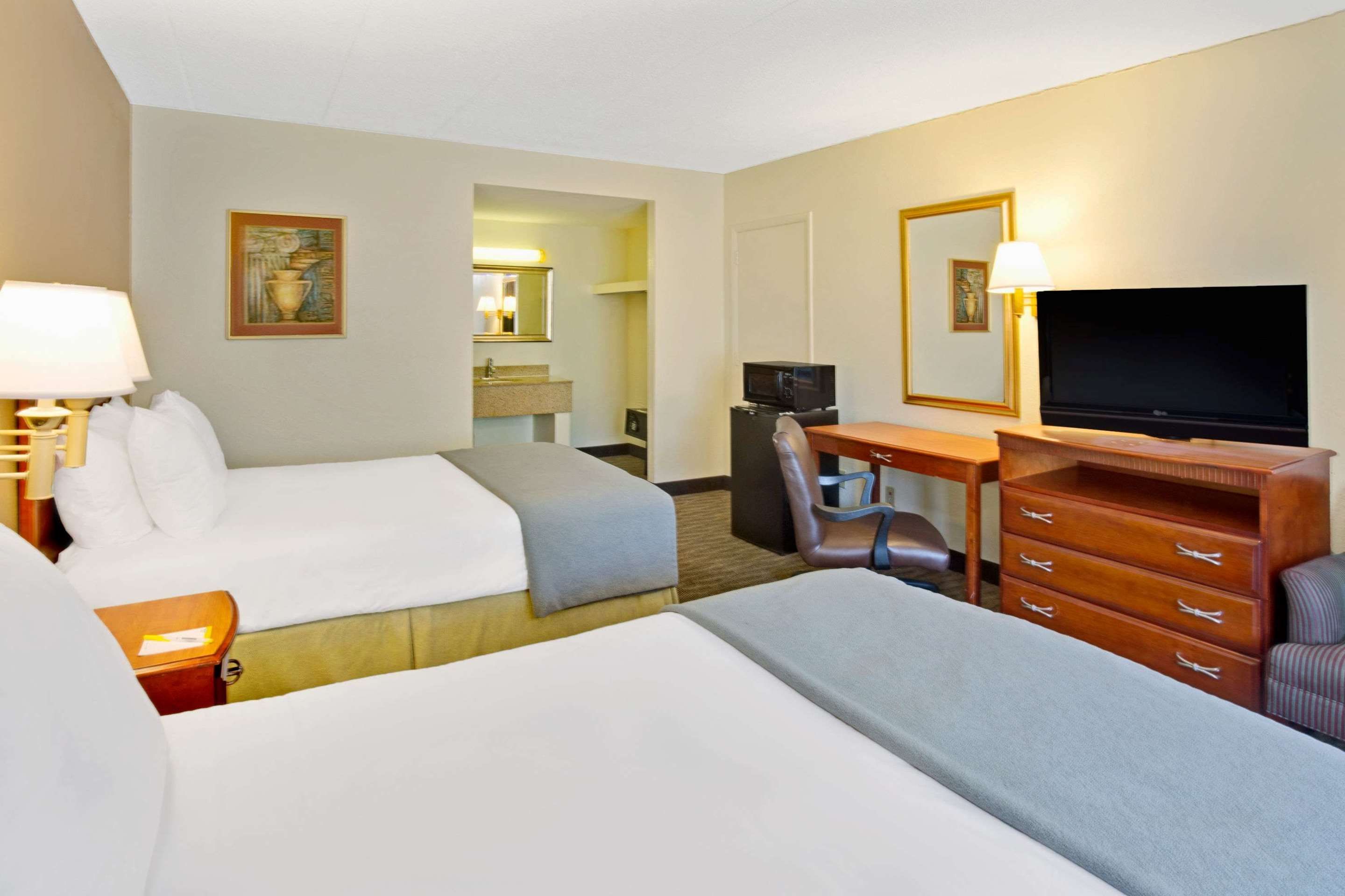 Days Inn by Wyndham Silver Spring - Silver Spring - Bedroom