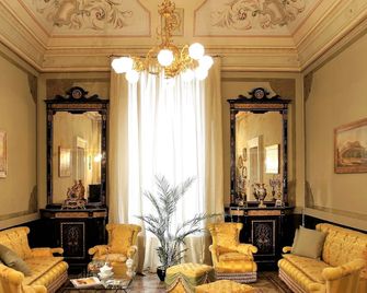 Historical Suites VVM - Lecce - Oleskelutila