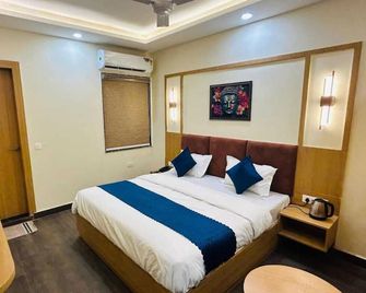Hotel Ananta Inn - Gwalior - Schlafzimmer