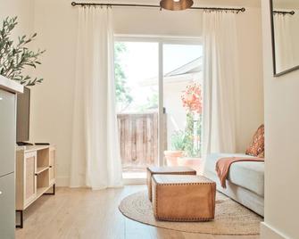 Mediterranean inspired serene Abobe New Listing - Milpitas - Living room