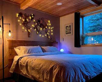 Explore Seward, Cooper Landing and Kenai Peninsula from one central location. - Moose Pass - Ložnice