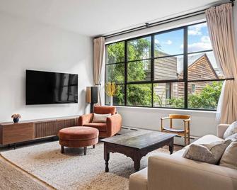 Dean House by Rove | 4BR Terrace, Garden & Skyline - Brooklyn