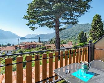 Co.ri. Appartamenti 3 - Menaggio - Balcony