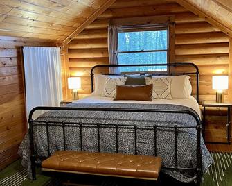 Enchanting cabin in the the Tobacco Root Mountains - McAllister - Bedroom