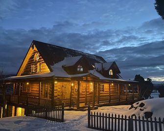 Authentic Log Cabin - Eagle - Building
