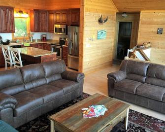 Beautiful And Updated Family Lake Home Between Whitefish Chain And Walker, Mn - Pine River - Living room