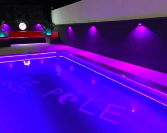 The Pole At Grand Baie - Grand Baie - Piscina