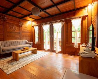 Arkamaya Kusuma Resort - Yogyakarta - Wohnzimmer