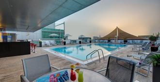 J5 Hotels - Port Saeed - Dubai - Bể bơi