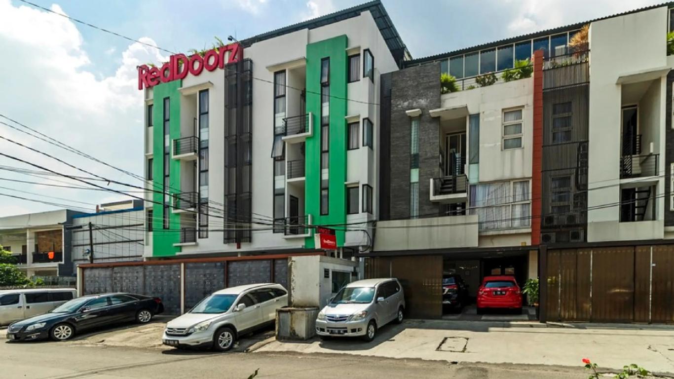 RedDoorz Plus near Plaza Indonesia