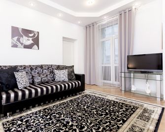 Na Karla Marksa 8 Apartments - מינסק - סלון