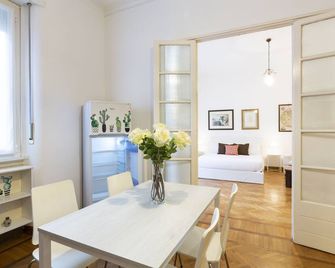 Living isola - מילאנו - חדר אוכל