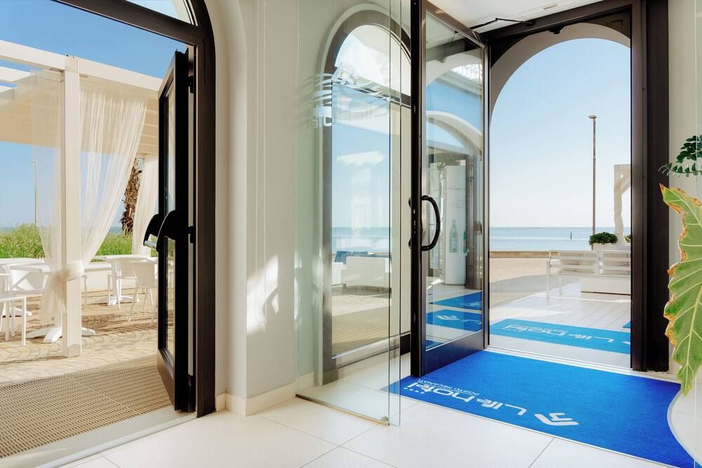 Life Hotel - Porto Recanati - Balcón