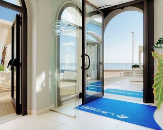 Life Hotel - Porto Recanati - Balcón