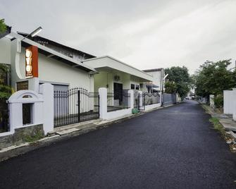 OYO 2004 Penginapan Bidara Syariah - Probolinggo - Building