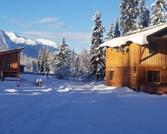 Kicking Horse Kabins - Golden - Vista esterna