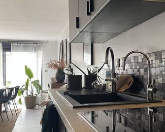 Parfaites Chambres Dans Maison Proche Gare et Nancy Thermal Avec Petit-déjeuner - Tomblaine - Cocina